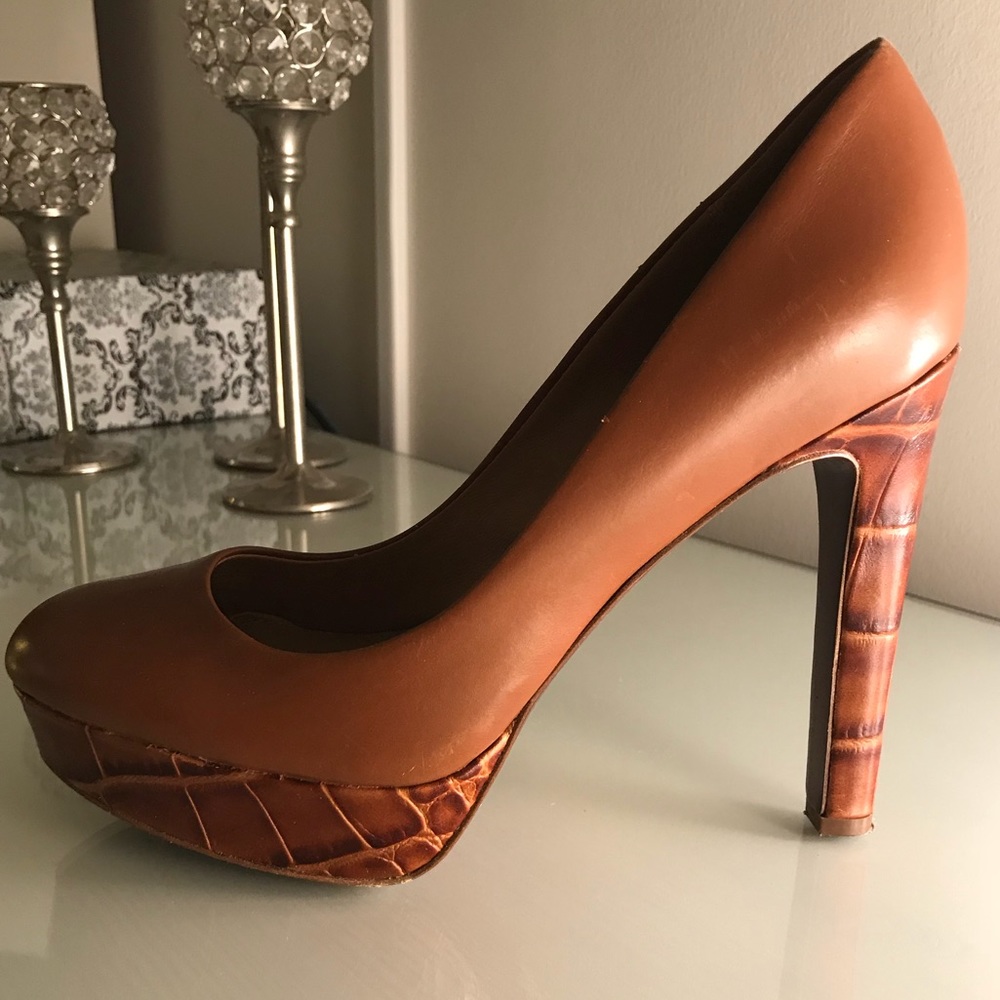 Elie Tahari Pumps
